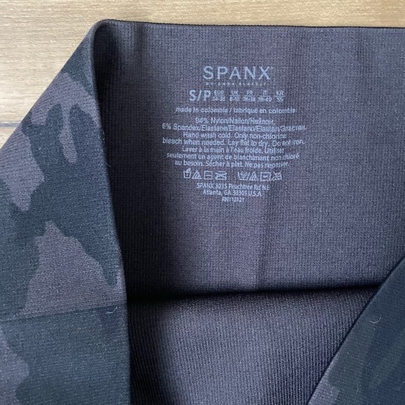 [Spanx] Camo Look At Me Now Seamless Cropped Leggings Small - Picture 10 of 10